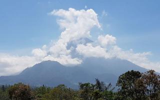 Извержение вулкана на Бали: туристы стали невыездными